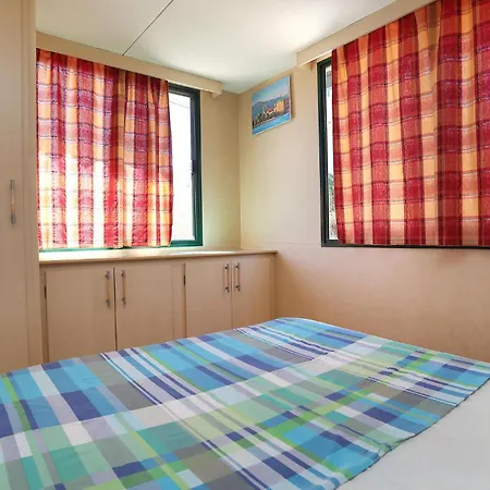 2 Bedroom Amazing Stacaravan In Κάμπινγκ
