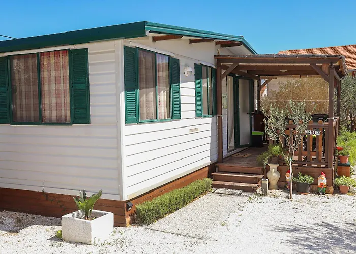 Stunning Stacaravan In 营地 特罗吉尔