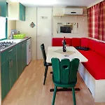 Campsite 2 Bedroom Amazing Stacaravan In