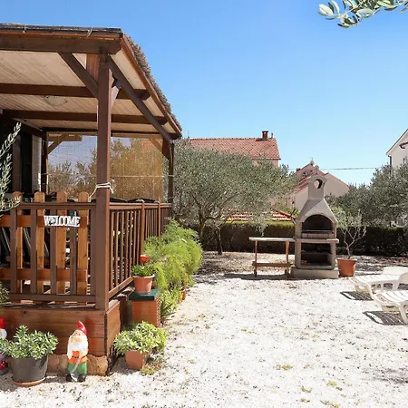 Campsite 2 Bedroom Amazing Stacaravan In